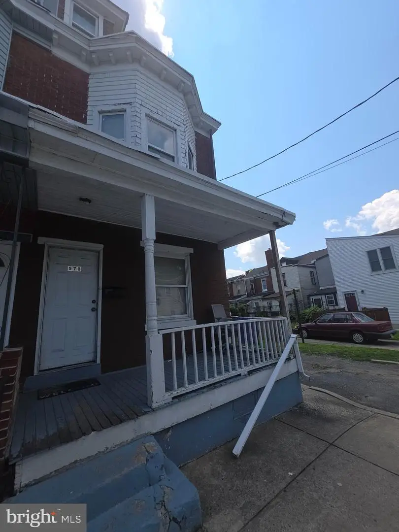 570 Roosevelt St, Trenton, NJ 08618 - #2