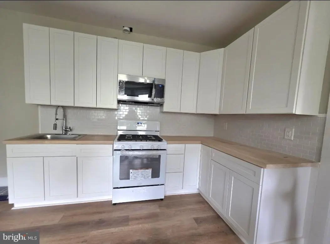 617 Stuyvesant Ave, Trenton, NJ 08618 - #1