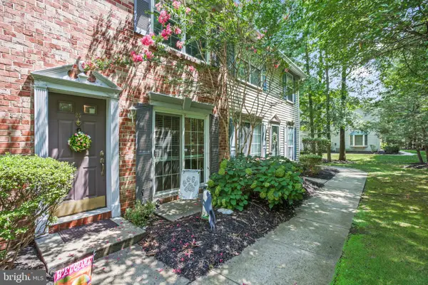 25 Chambord Ct, HAMILTON, NJ 08619