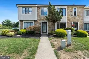 24 Topaz Ln, HAMILTON, NJ 08690