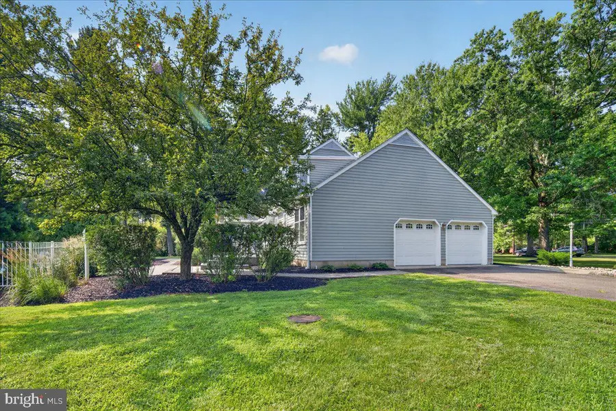 3 Blue Spruce Dr, Pennington, NJ 08534 - #2