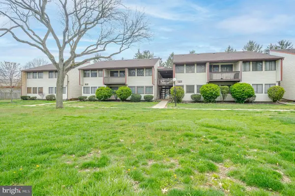 12 Avon Dr #j, EAST WINDSOR, NJ 08520