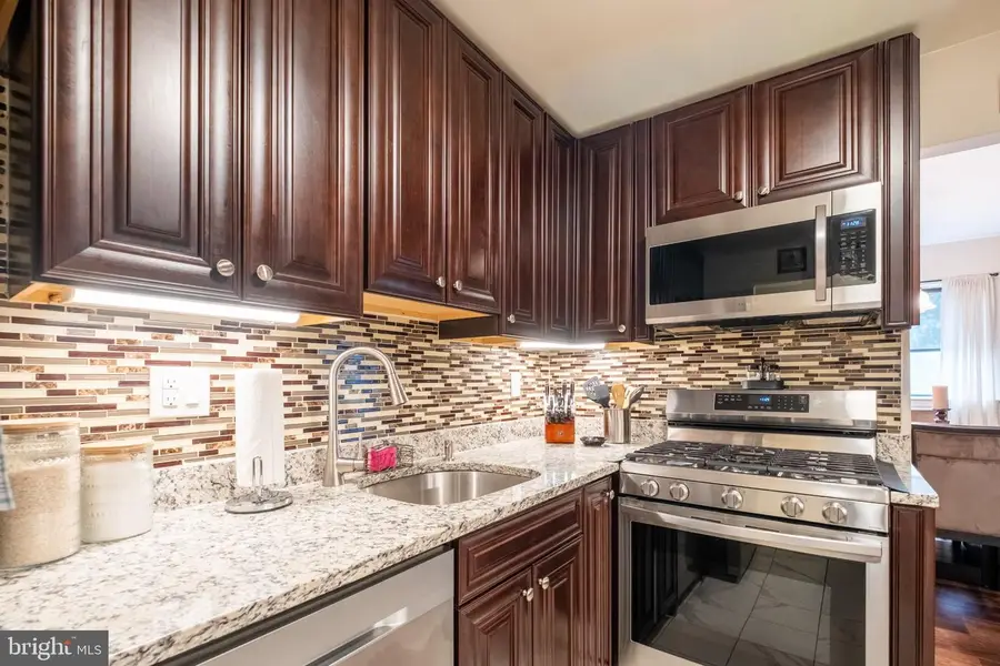 813 Wood Mill Dr, East Windsor, NJ 08512 - #2
