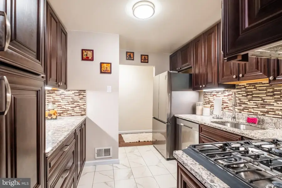 813 Wood Mill Dr, East Windsor, NJ 08512 - #3