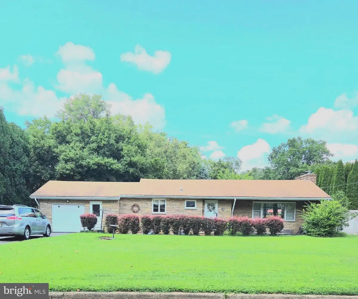 18 Diane Dr, Ewing, NJ 08628 - #1