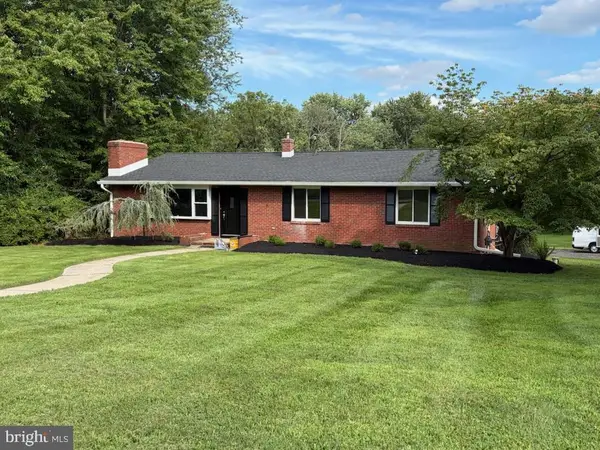7 Malaga Dr, EWING, NJ 08628