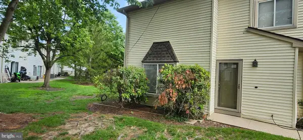 82 Chatham Ct, EAST WINDSOR, NJ 08520