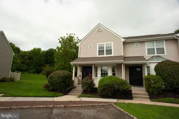 6 Wellington, EAST WINDSOR, NJ 08520