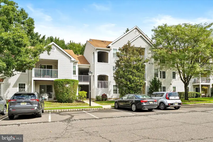 411 Walden Cir, Robbinsville, NJ 08691 - #2