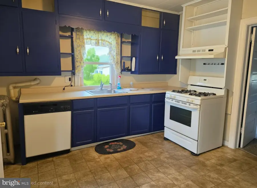 719 Lily St, Hamilton, NJ 08610 - #3