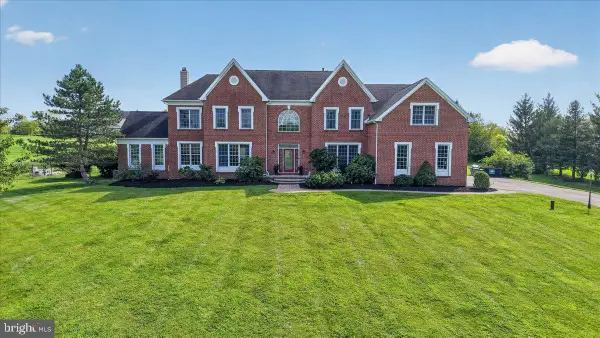 11 Baker Way, PENNINGTON, NJ 08534
