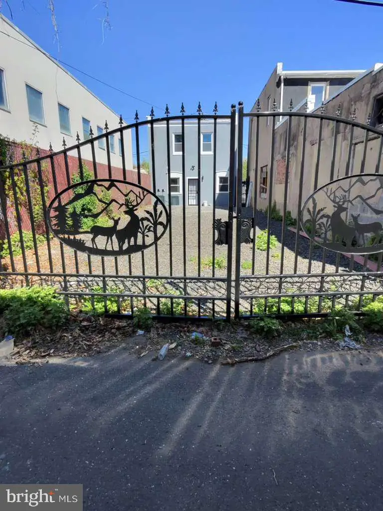 539 Perry St, Trenton, NJ 08618 - #3