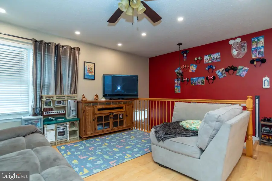 204 Lansdowne Ct, Pennington, NJ 08534 - #3