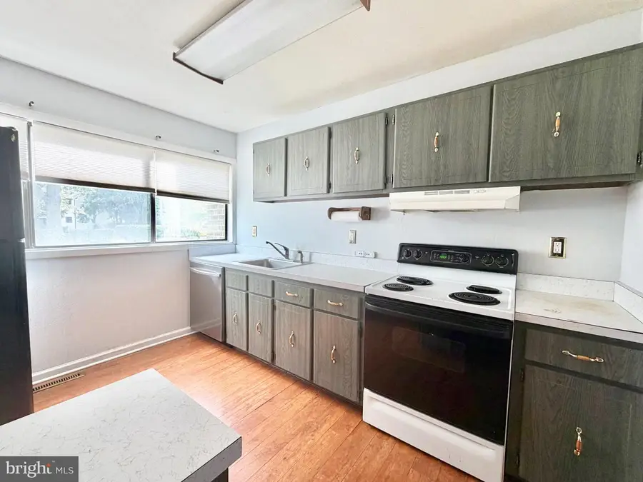 447 Livingston Dr, East Windsor, NJ 08520 - #2