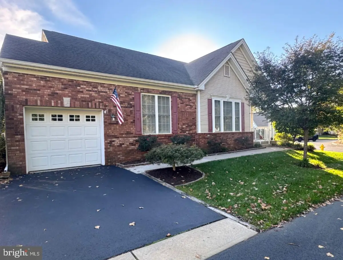 52 Goldfinch Dr, Hamilton, NJ 08690 - #1