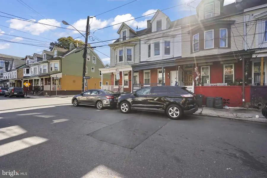 249 Tyler St, Trenton, NJ 08609 - #3