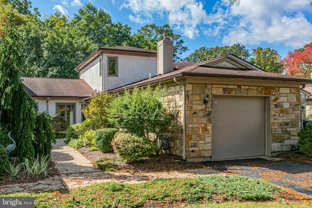 4 Woodmont Dr, Lawrence, NJ 08648 - #1