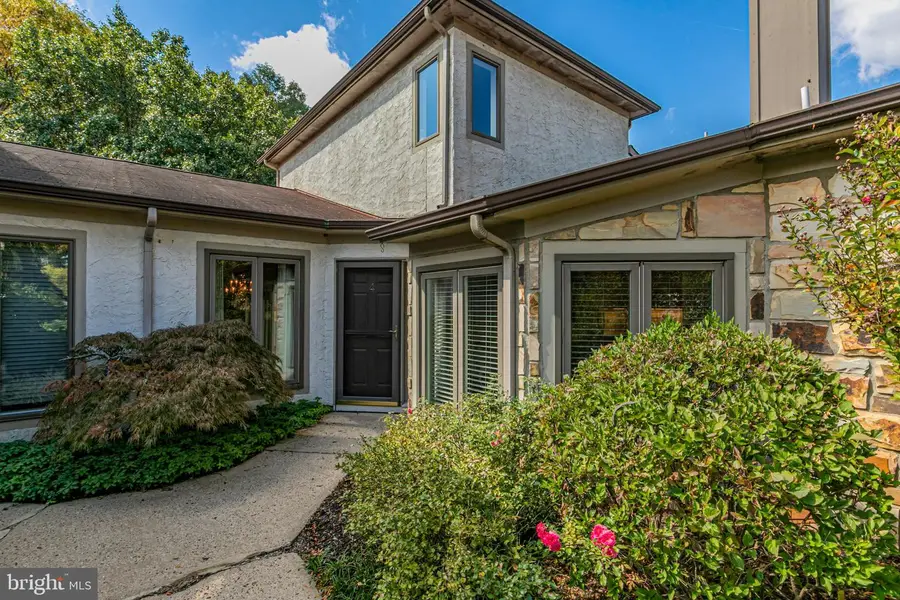 4 Woodmont Dr, Lawrence, NJ 08648 - #2