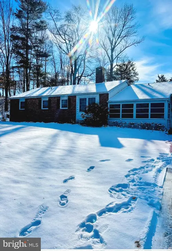 8 Hutchinson Rd, ALLENTOWN, NJ 08501