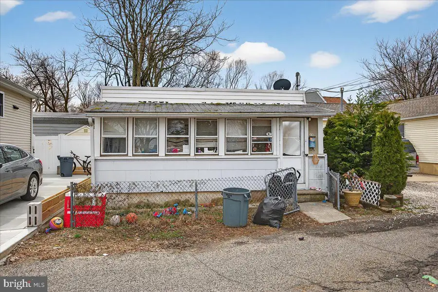 90 Washington Ave, Keansburg, NJ 07734 - #2