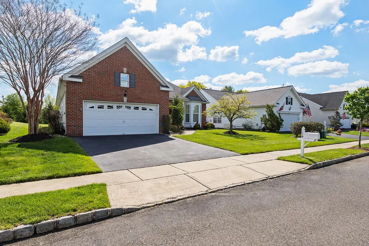 14 Williamsburg Ct, Allentown, NJ 08501 - #1