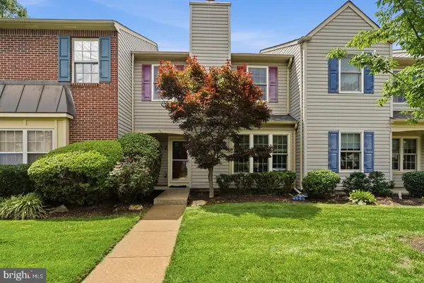 13-2 Stuart Dr, MANALAPAN, NJ 07726