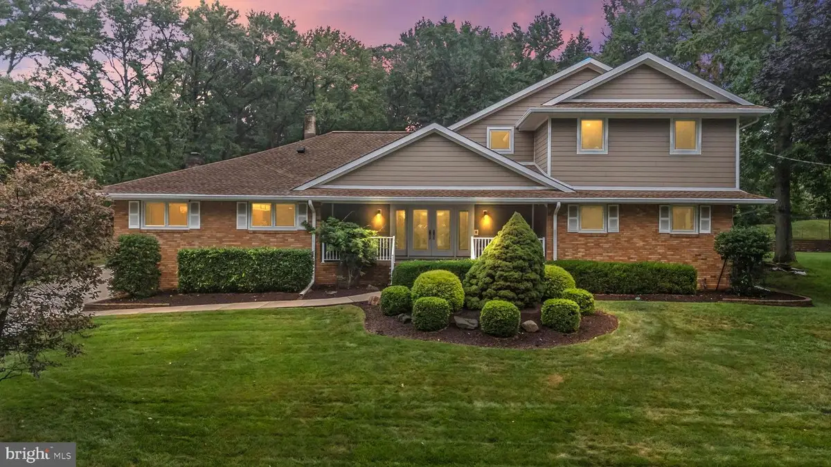 29 Remington Dr, Edison, NJ 08820 - Image #1