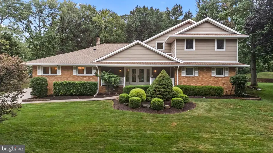 29 Remington Dr, Edison, NJ 08820 - Image #2