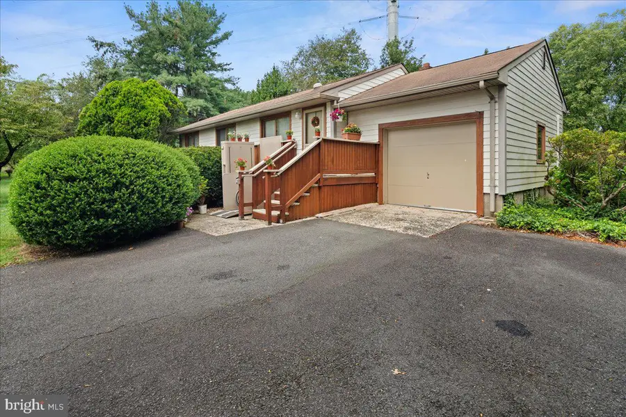 260 Friendship Rd, Cranbury, NJ 08512 - Image #2