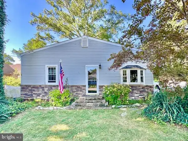 7 Avenue B, HELMETTA, NJ 08828