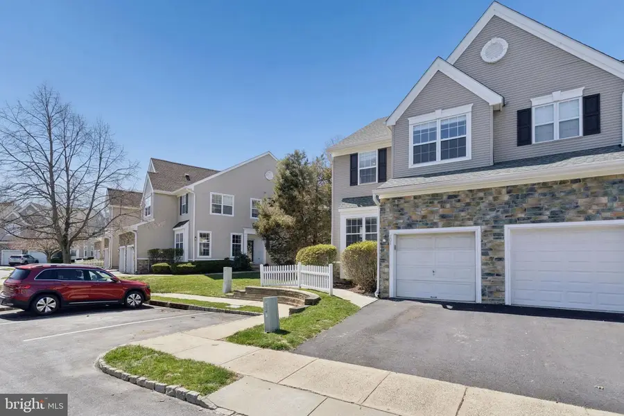 701 Dahlia Cir, Dayton, NJ 08810 - #3