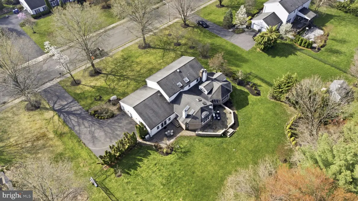 7 Monroe Pl, Cranbury, NJ 08512 - #1
