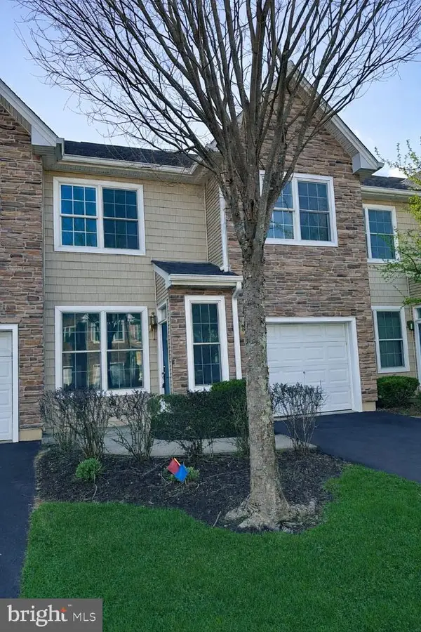 68 Osprey Dr, OLD BRIDGE, NJ 08857