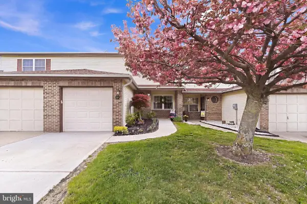 69 Jefferson Drive, SPOTSWOOD, NJ 08884