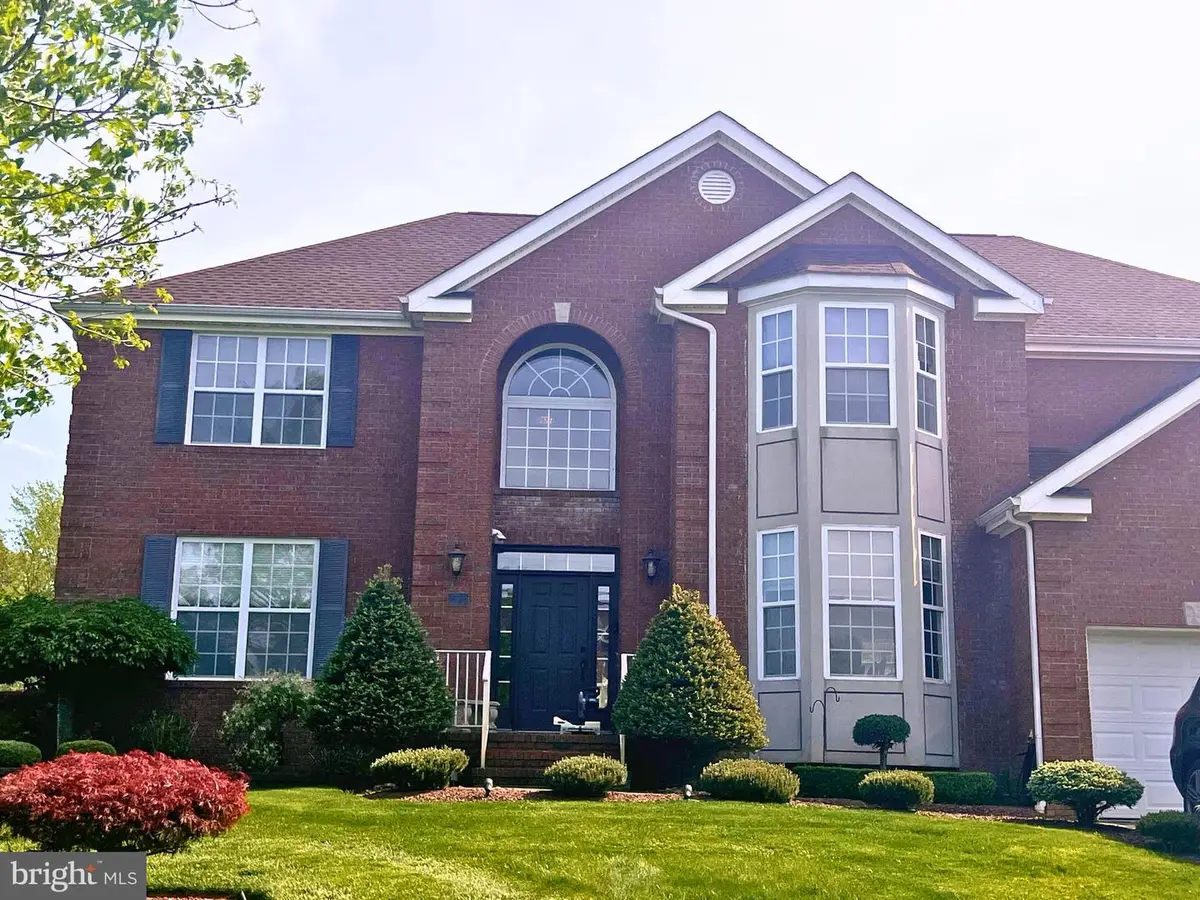 18 Gloria Ln, Monroe, NJ 08831 - #1