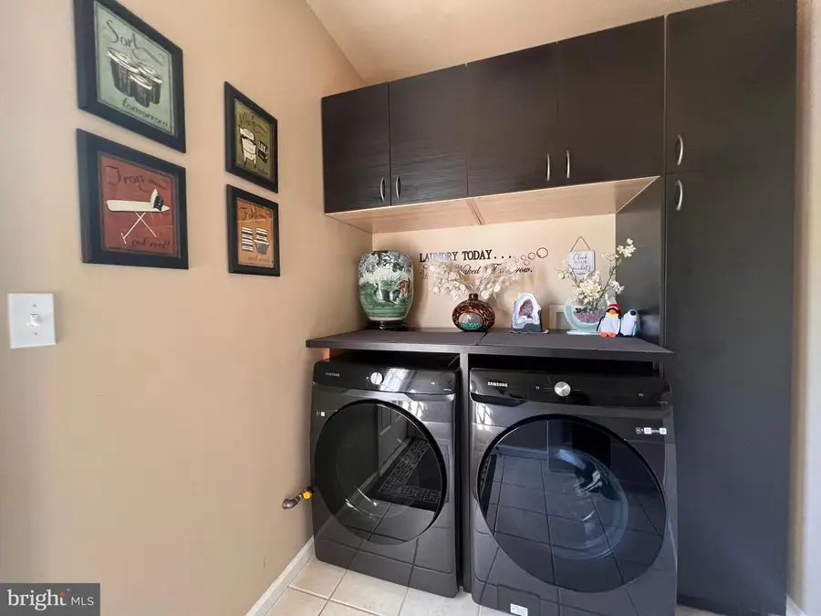 18 Gloria Ln, Monroe, NJ 08831 - #2