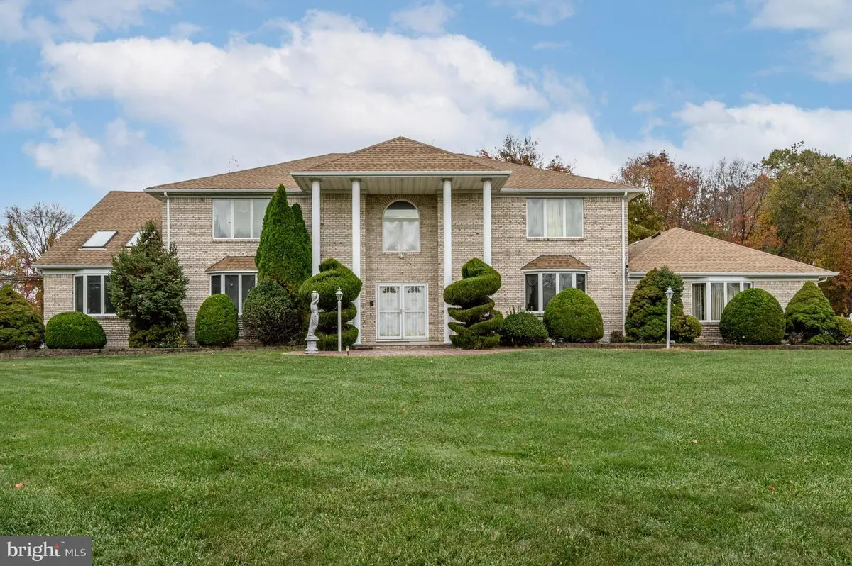 4 Drinking Brook Rd, Monmouth Junction, NJ 08852 - #1