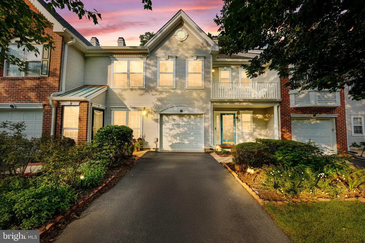 8 Henry Ct, Plainsboro, NJ 08536 - #1