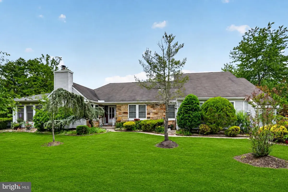 11 Canterbury Dr, Monroe, NJ 08831 - #1