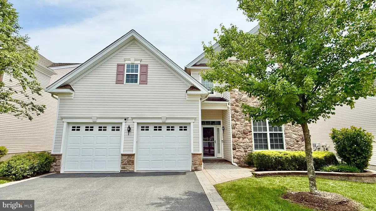 38 Inverness Dr, Kendall Park, NJ 08824 - #1