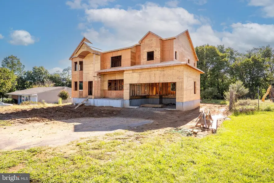 16 Newman Rd, Kendall Park, NJ 08824 - #2
