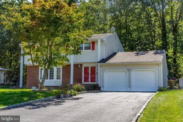 14 Woodmere Rd, NORTH BRUNSWICK, NJ 08902