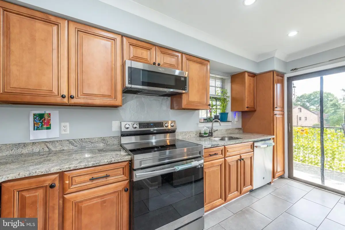 323 Gill Ln #12r, Iselin, NJ 08830 - #1