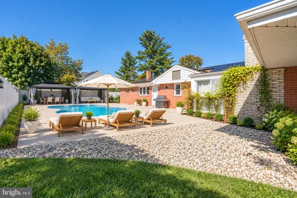 1090 Orchard St, NORTH BRUNSWICK, NJ 08902