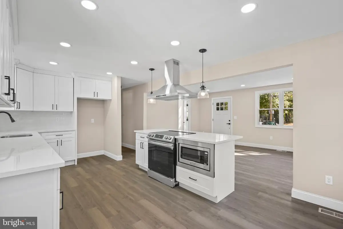 393 E Millstream Rd, Cream Ridge, NJ 08514 - Image #1