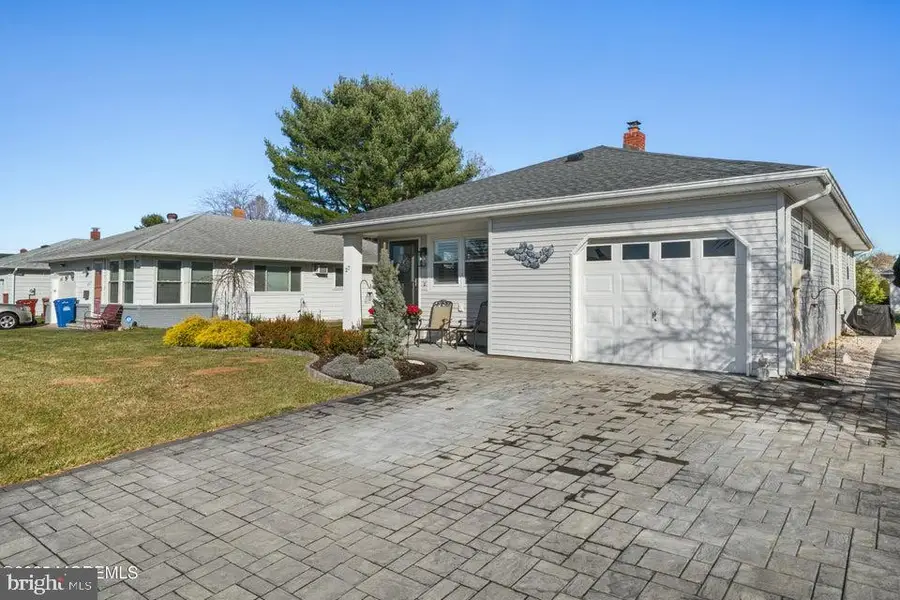 27 Montserrat St, Toms River, NJ 08757 - #2