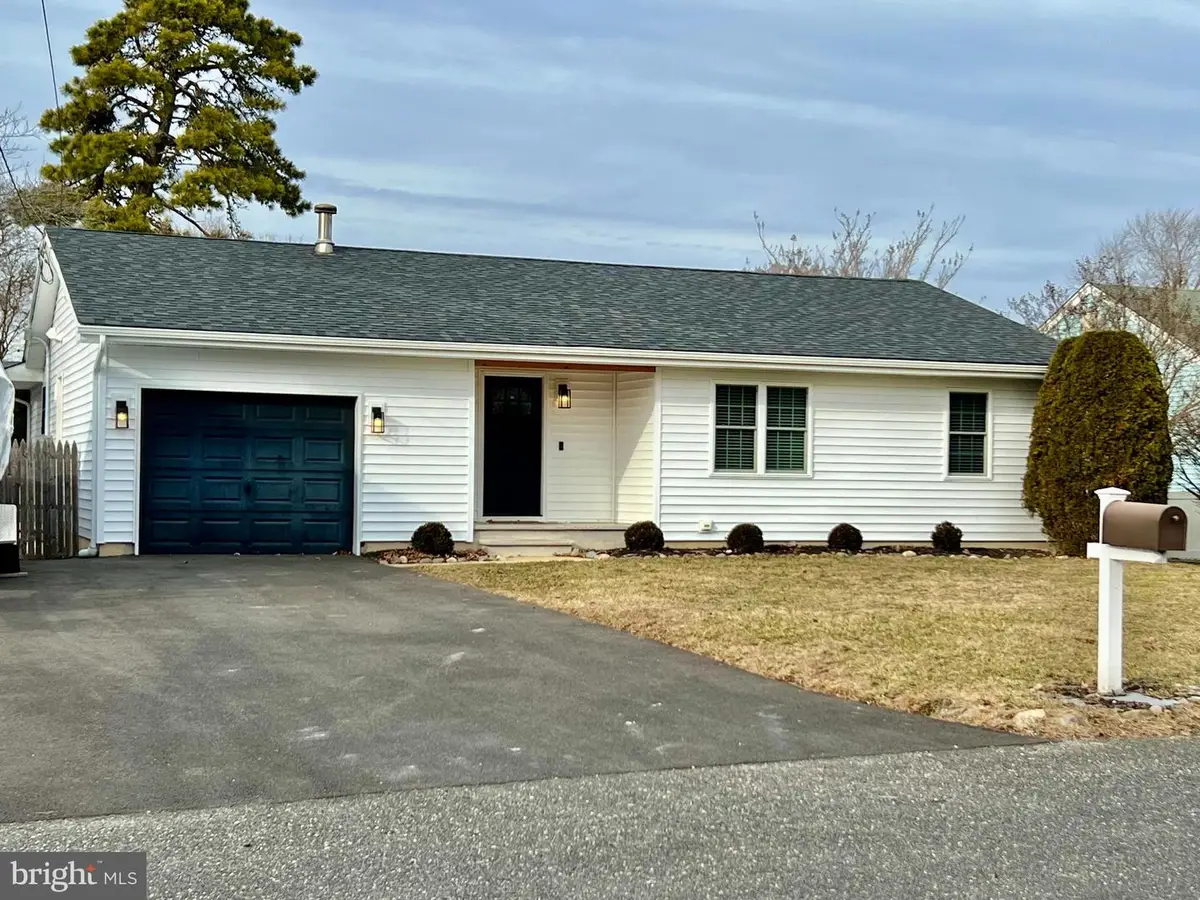 242 Outboard Ave, Manahawkin, NJ 08050 - Image #1