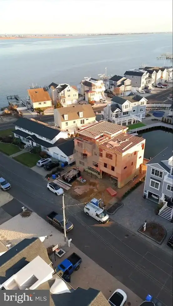 10 Susan Lane, MANAHAWKIN, NJ 08050