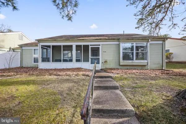 823-b Liverpool Cir, MANCHESTER TOWNSHIP, NJ 08759