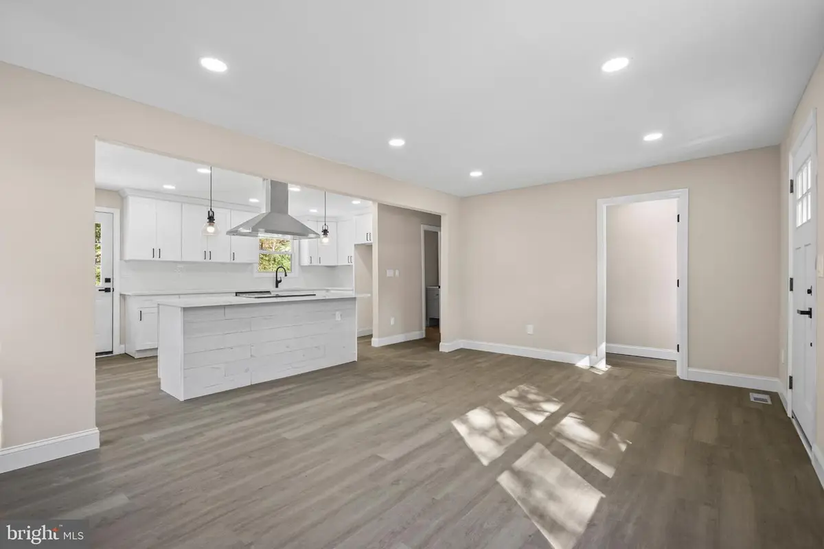 393 E Millstream Rd, Cream Ridge, NJ 08514 - #1